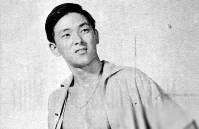 1979年，成龙险遭黑帮围攻，王羽挺身而出