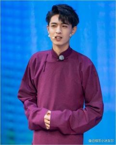 秦霄贤：德云社相声演员，家世显赫却拒绝继承家业