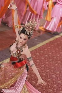 《封神英雄榜2》妲己换角风波：张馨予李依晓微博争执引热议