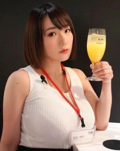 闫盼盼自拍走红：网络女神身材诱人征服宅男