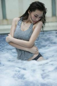 张馨予吴卓羲亲密照曝情感纠葛，勇敢爱情历程揭秘