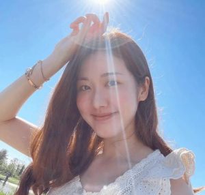 邓佩仪加拿大生活状态好，网友笑称像《降魔录》重聚