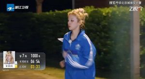 沙溢想贴脸宋雨琦，她赶紧躲开引热议