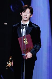 金鸡奖好东西三奖封神，易烊千玺成最年轻影帝