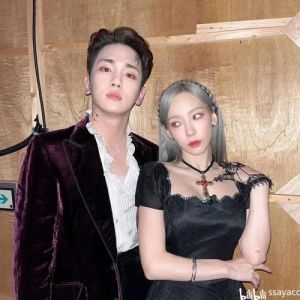 江希文状态好冻龄，姐弟同框获赞