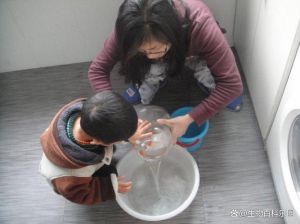 养金鱼水浑浊怎么办，鱼缸水浑别急着换，先救硝化系统