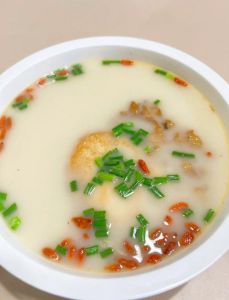 鲫鱼豆腐汤最忌三种菜，鲫鱼豆腐汤怎么喝？营养美味有讲究