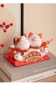 招财猫放卧室里好吗，招财猫爪朝哪边？看懂它想招财还是招福！